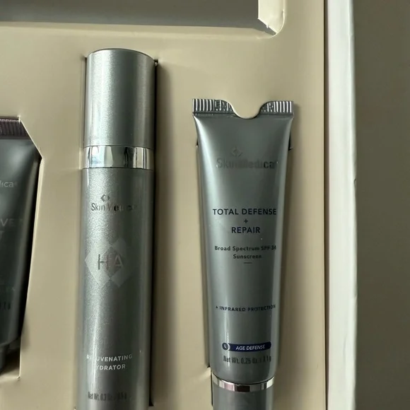 SkinMedica Cleanser & Serum Set - Picture 4 of 5